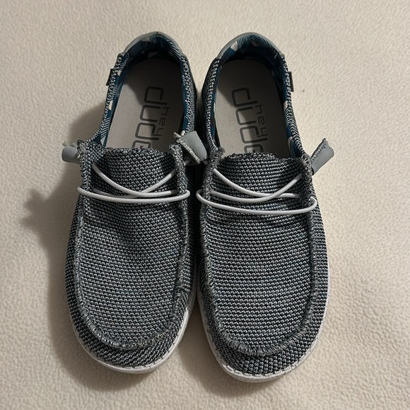 Hey Dude Wendy - Picture 2 of 5